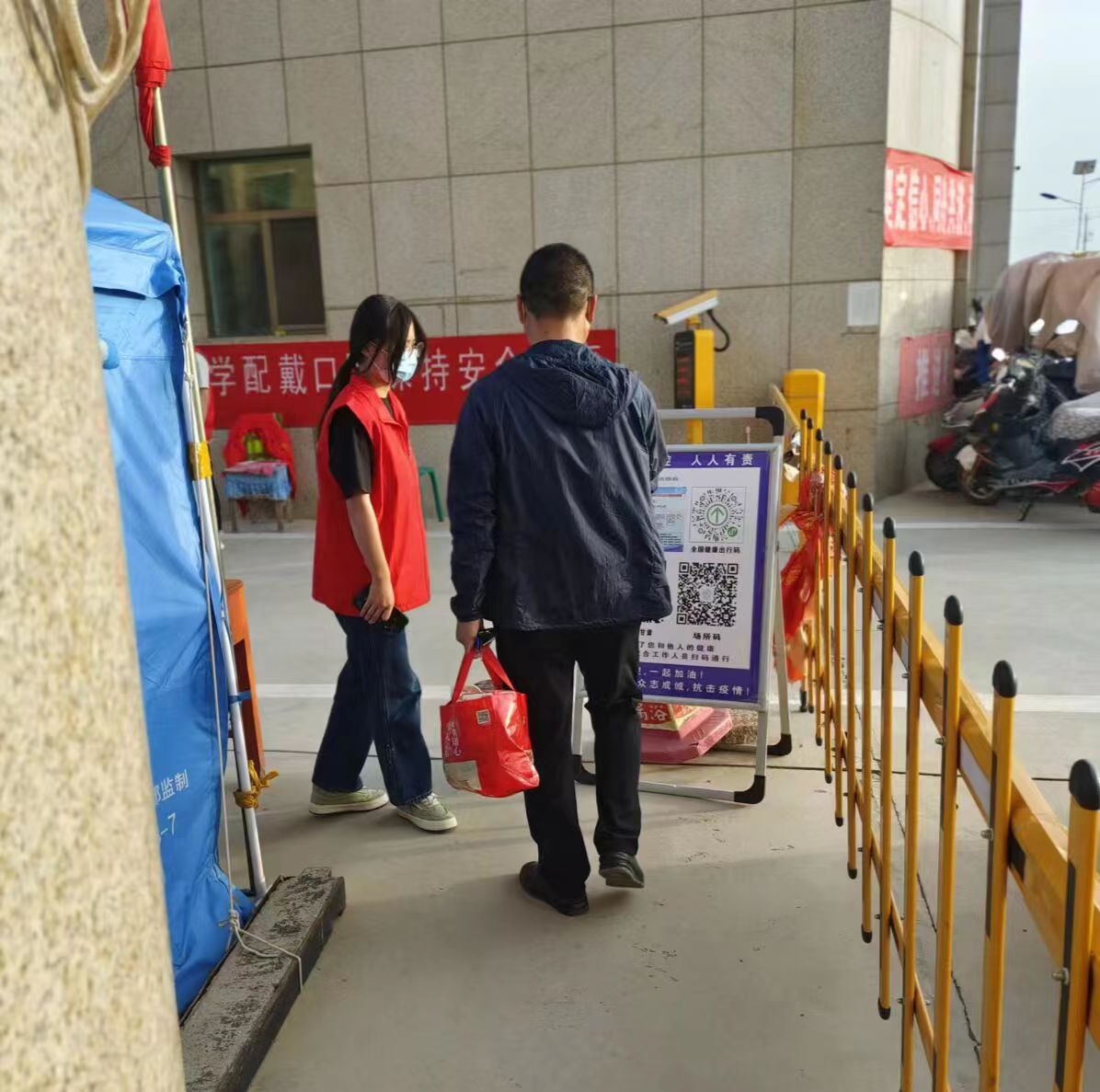 朱玉梅-体温检测，三码查询，信息登记.jpg